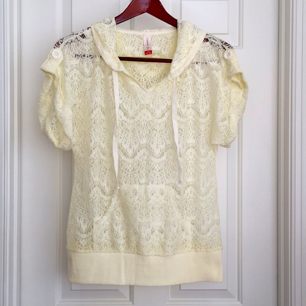 No Boundaries Girls Top Size Large Cream Hoodie Lace Pockets Short Sleeves